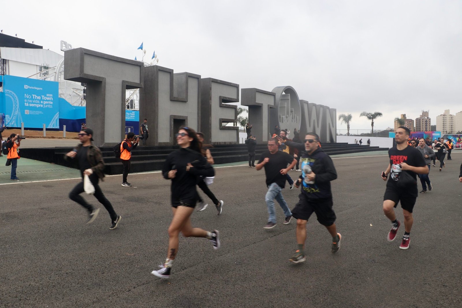 O segundo dia do festival The Town 2025 começou com