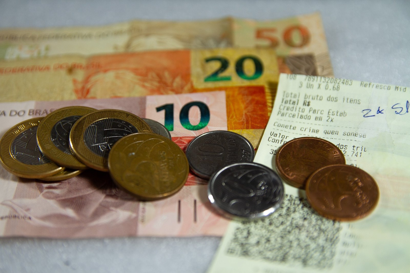 A arrecadação federal totalizou R$ 208,8 bilhões em