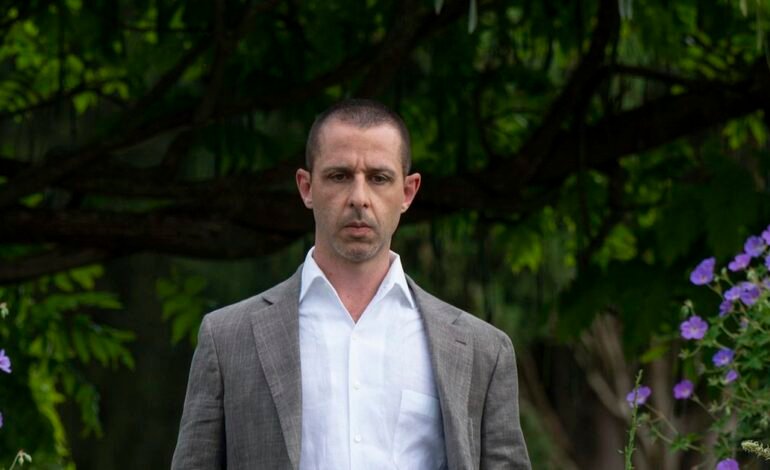 Jeremy Strong foi confirmado como o novo Mark