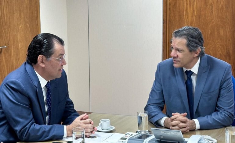 Senador Eduardo Braga em reunião com ministro da