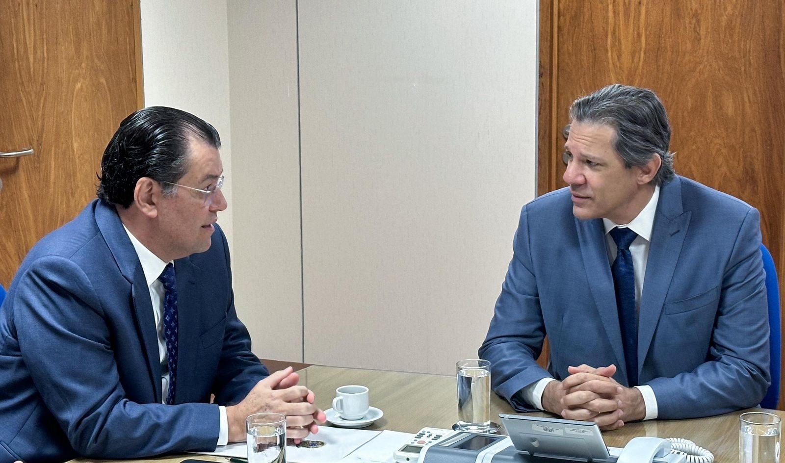 Senador Eduardo Braga em reunião com ministro da