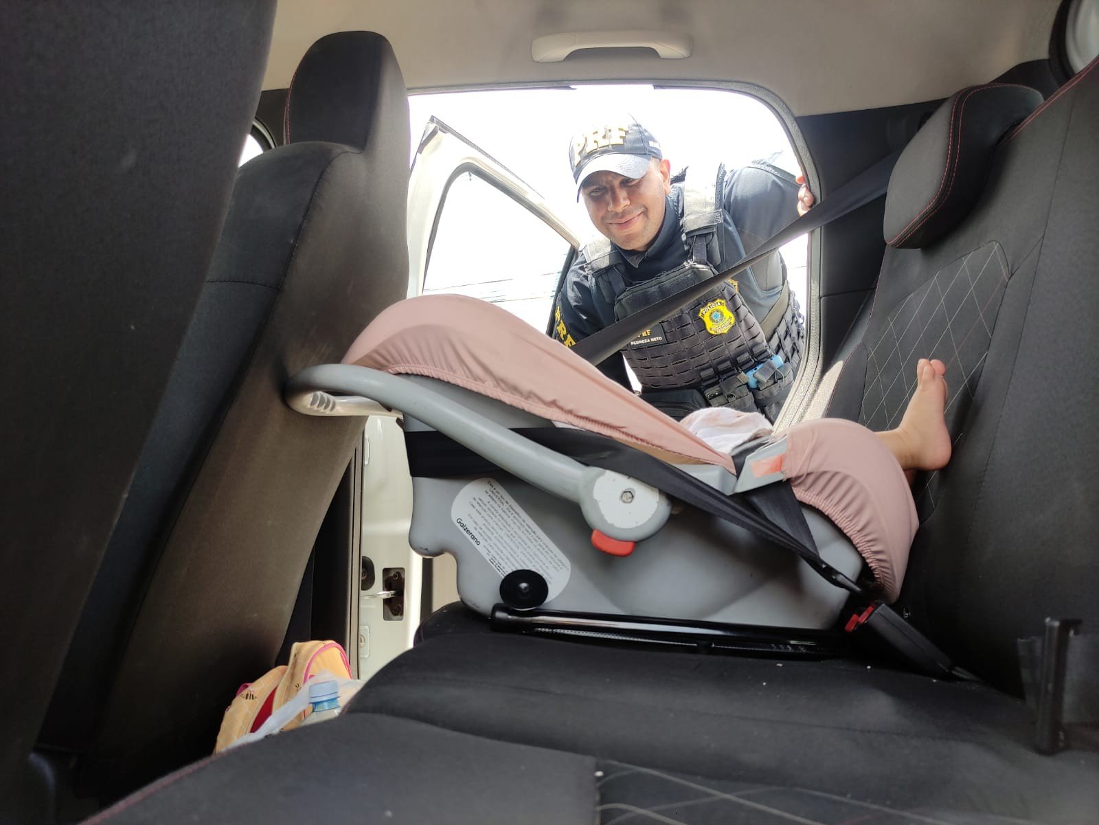 Criança de dois anos morre após cadeirinha ser