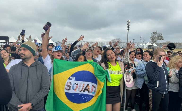 Fãs dos Backstreet Boys cantaram em coro na