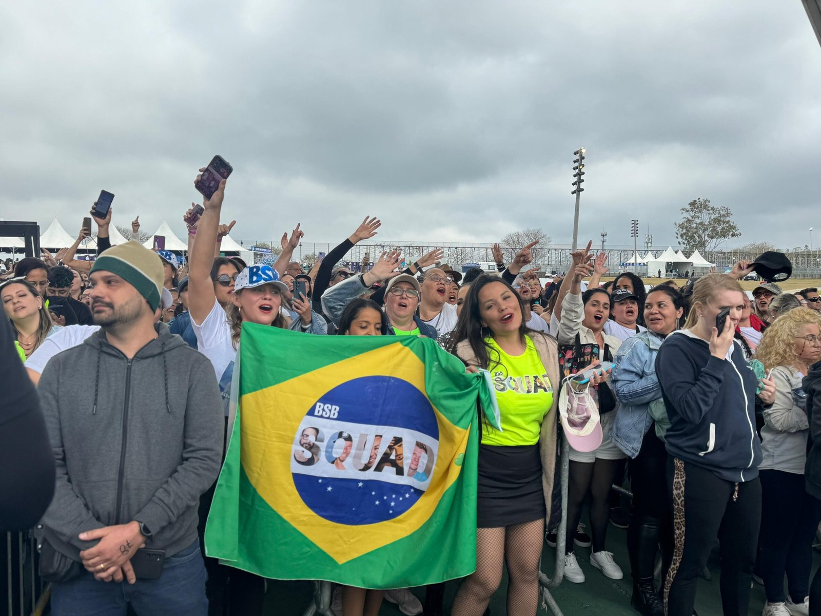 Fãs dos Backstreet Boys cantaram em coro na