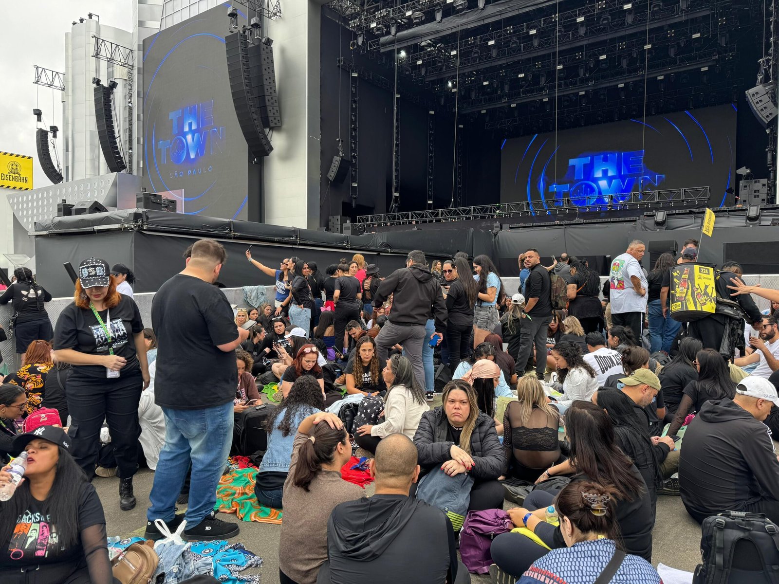 Quase 12 horas antes do show dos Backstreet Boys no