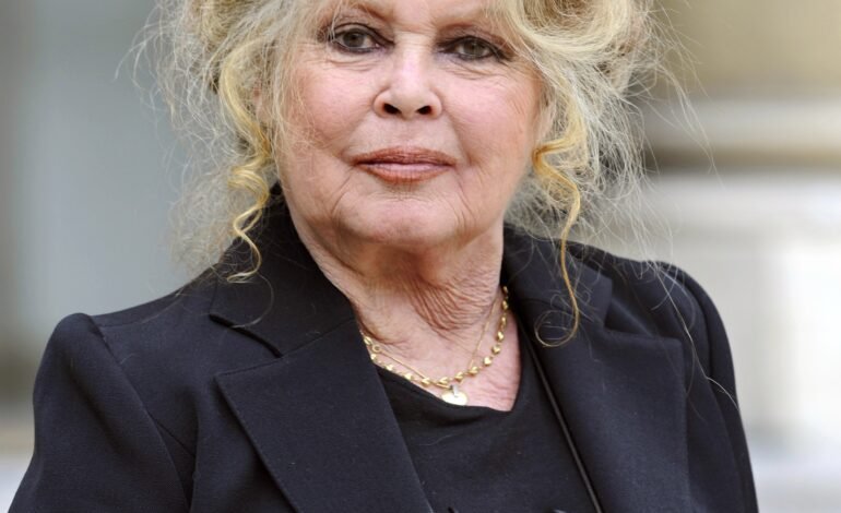 Brigitte Bardot, aos 91 anos, está hospitalizada há