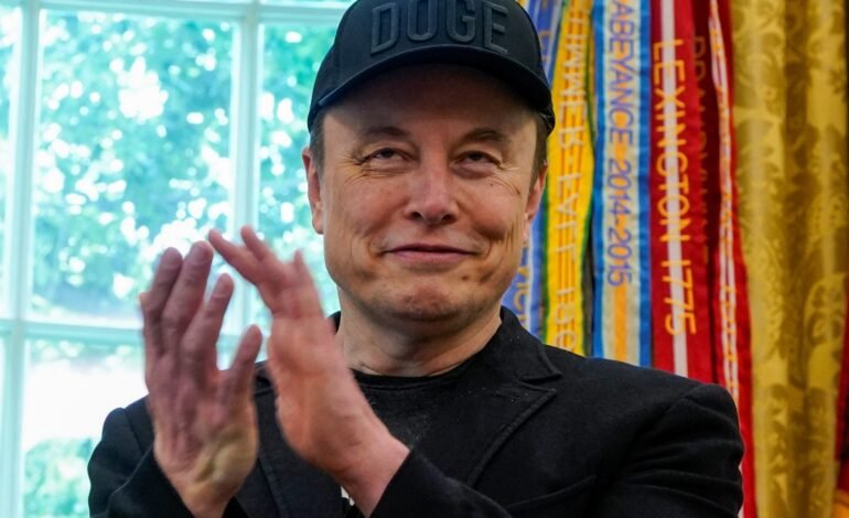 Elon Musk se tornou a primeira pessoa a atingir um
