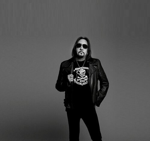 Ace Frehley, guitarrista e membro fundador da banda Kiss, mo