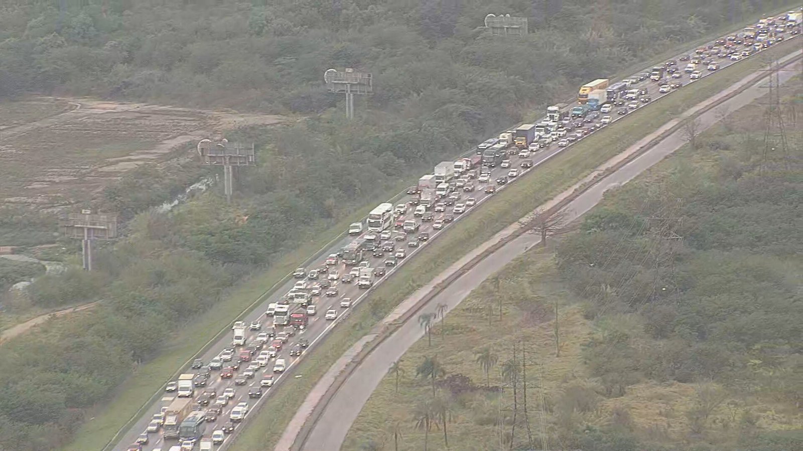 O carro é o principal meio de transporte utilizado pelos