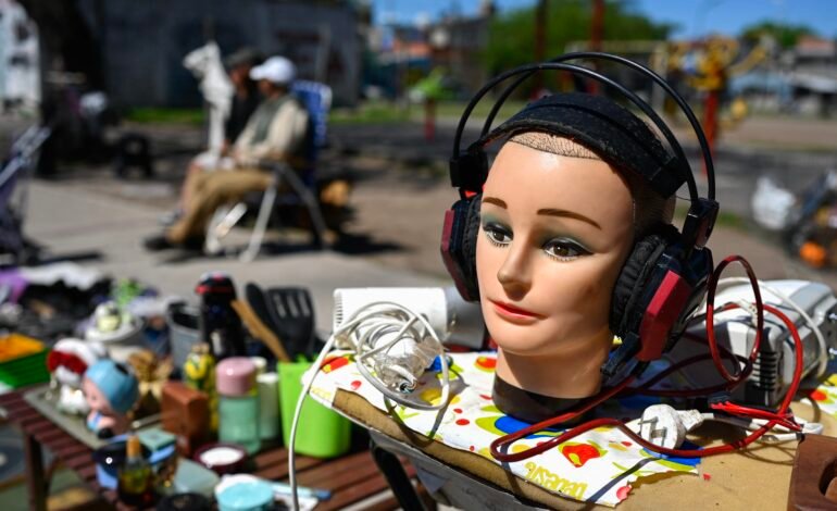 Moradores de Villa Fiorito, bairro periférico de Buenos