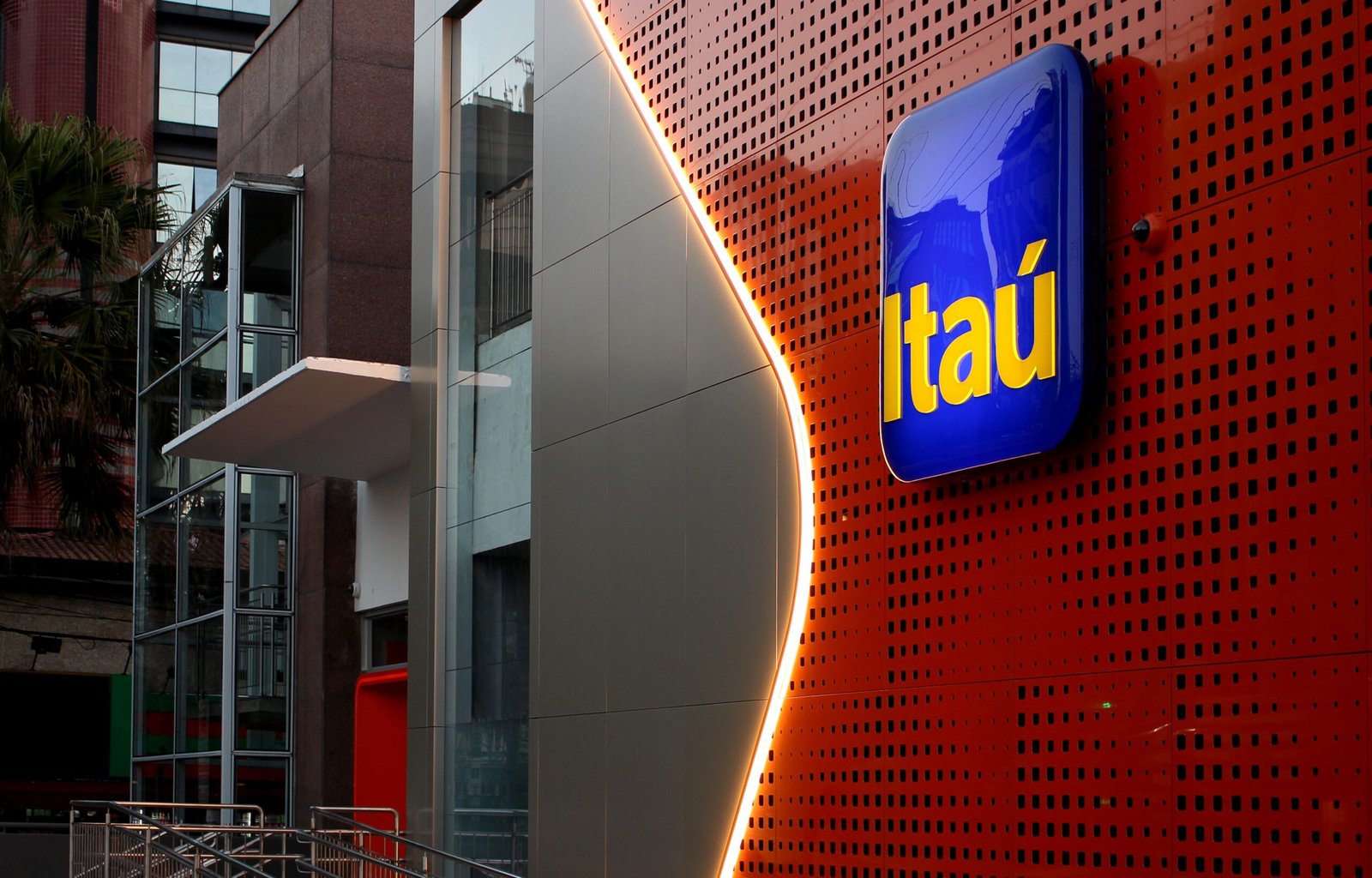 Clientes do Itaú Unibanco relataram problemas no aplicativo