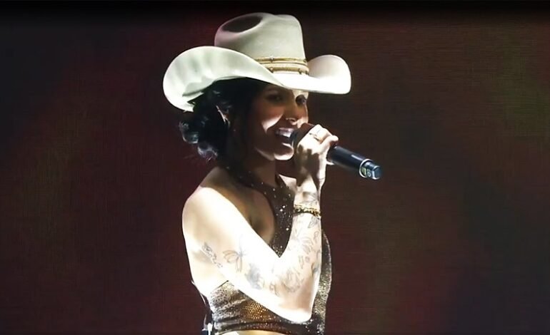 Ana Castela apresentou a música inédita “Olha onde