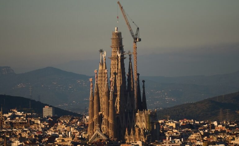 A Basílica da Sagrada Família, em Barcelona, Espanha
