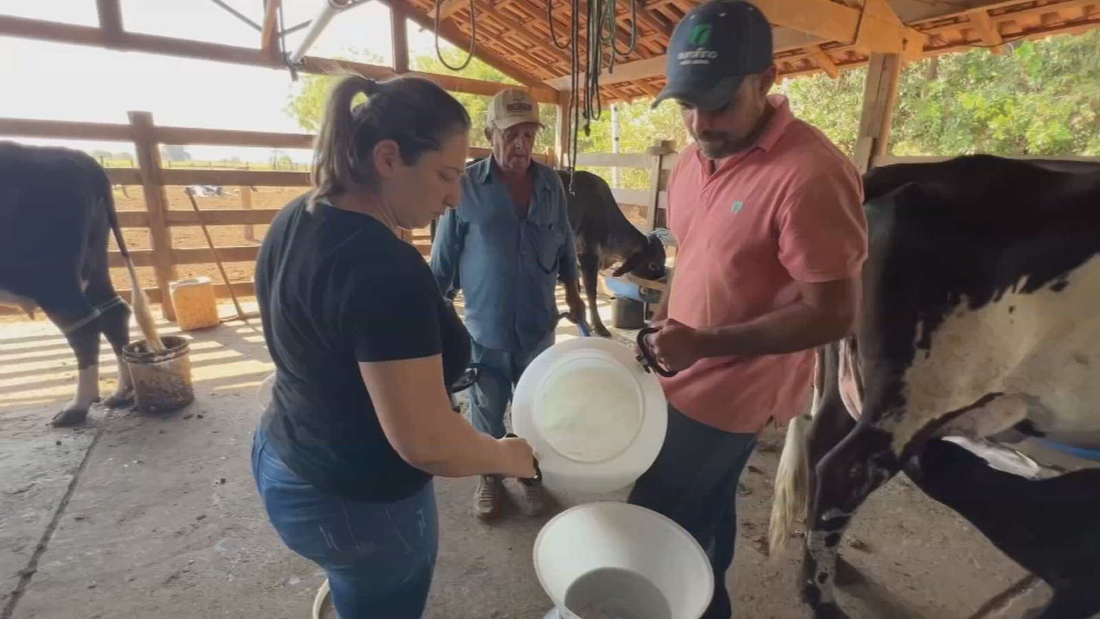 O produtor de leite Edmar Aparecido Alves, de