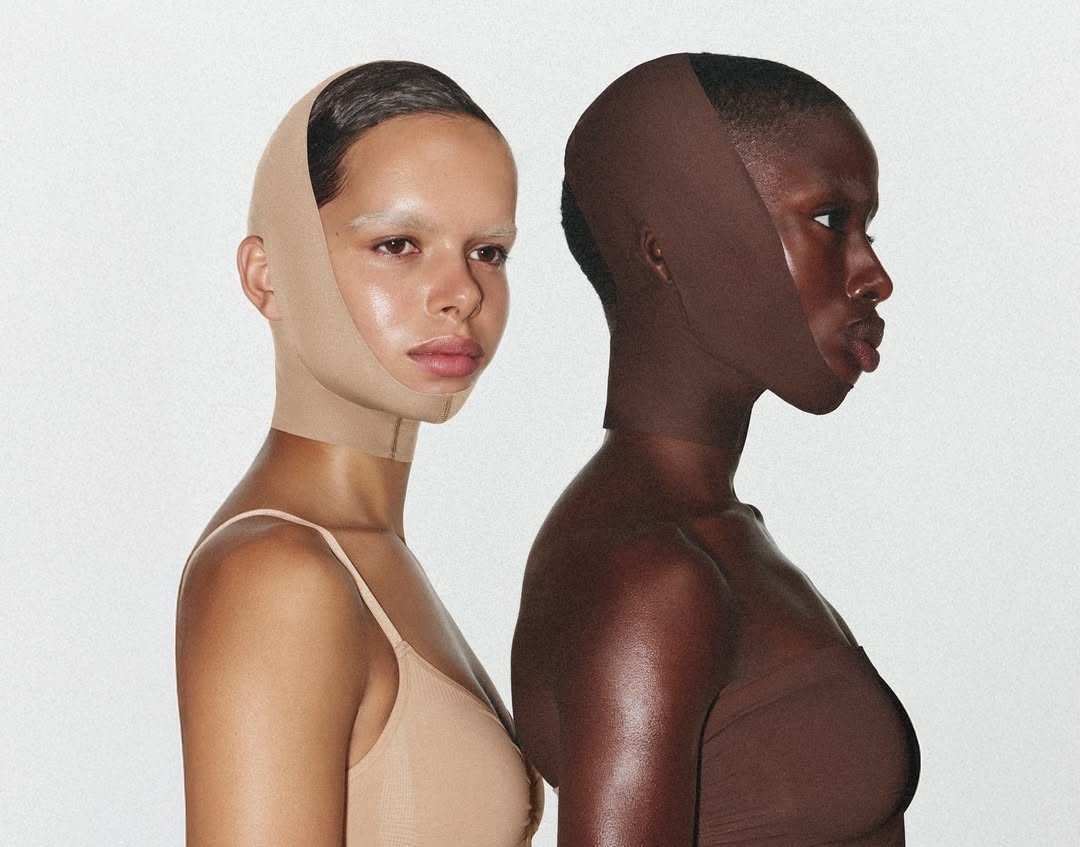 Kim Kardashian lançou nesta terça-feira (14) uma coleção