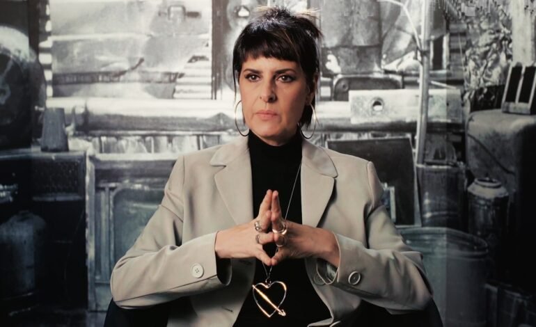 Fernanda Abreu revisita o álbum e o show “Da lata”