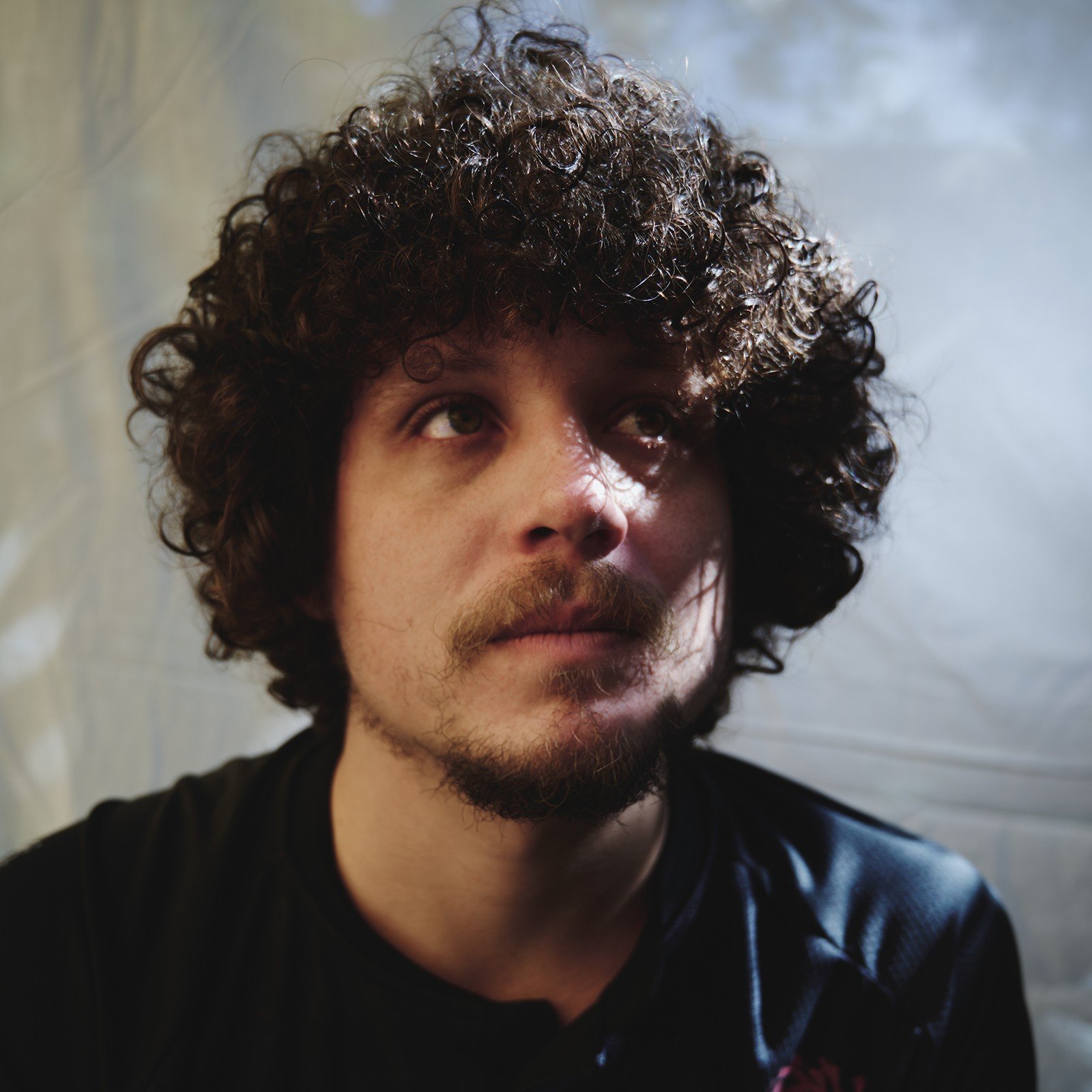 Chico chico lança álbum let it burn com 20 faixas que consol