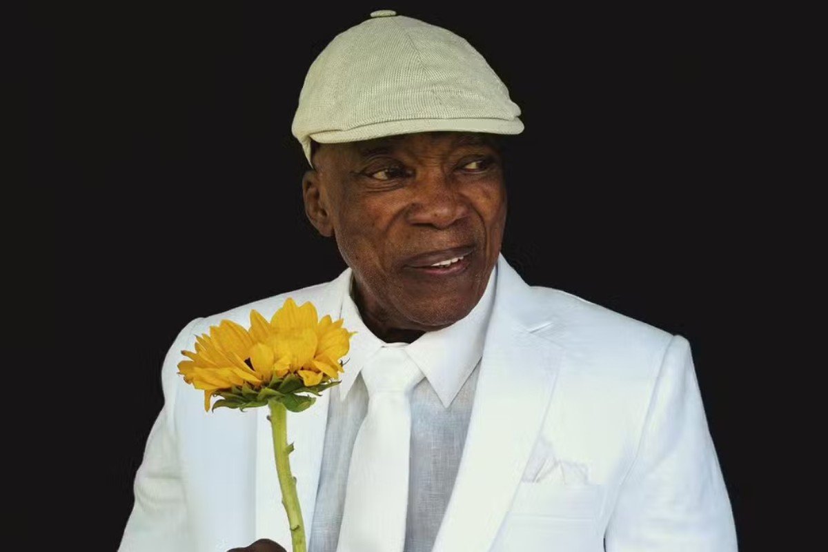 O cantor Milton Nascimento, de 82 anos, foi diagnosticado co