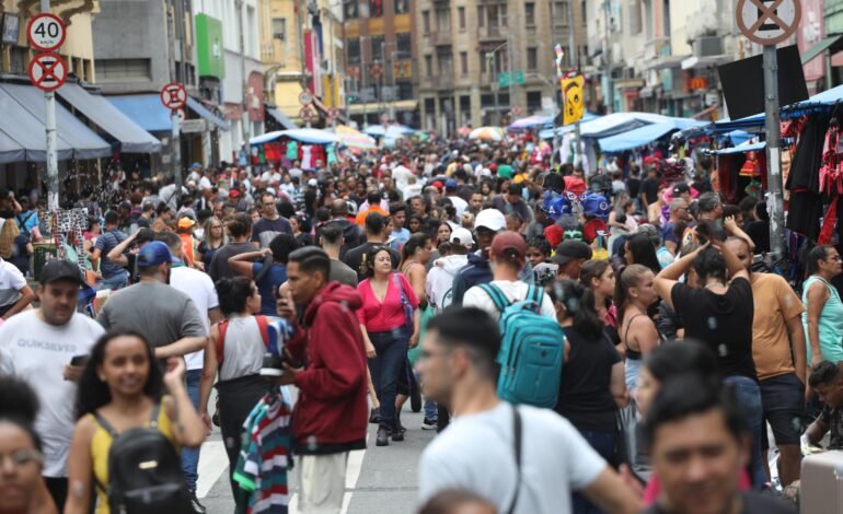 Censo: Maiores rendimentos estão entre homens, pessoas branc