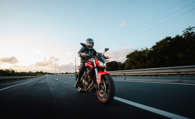 Shineray lança linha premium de motos sbm com modelo sbm 400