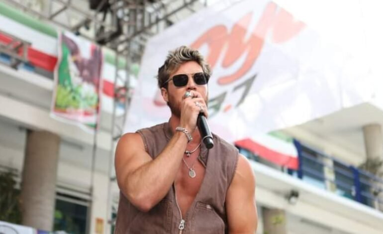 O cantor e modelo argentino Federico Dorcazberro, conhecido