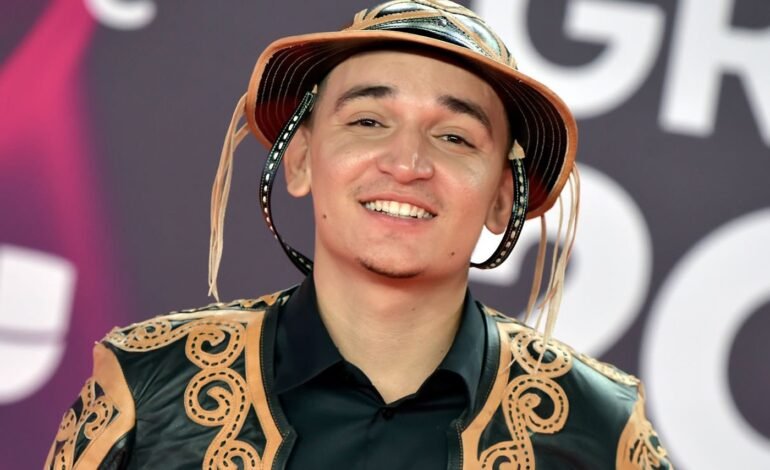 João Gomes grava show aberto ao público nos Arcos da