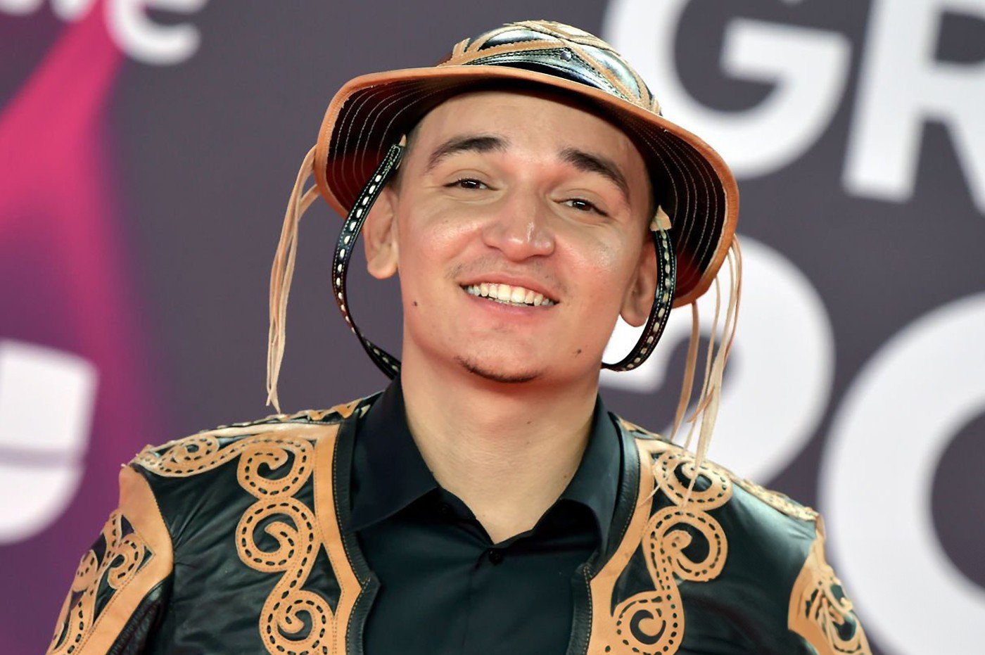 João Gomes grava show aberto ao público nos Arcos da