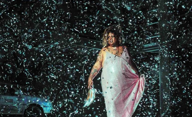 A cantora e compositora Jup do Bairro lançou