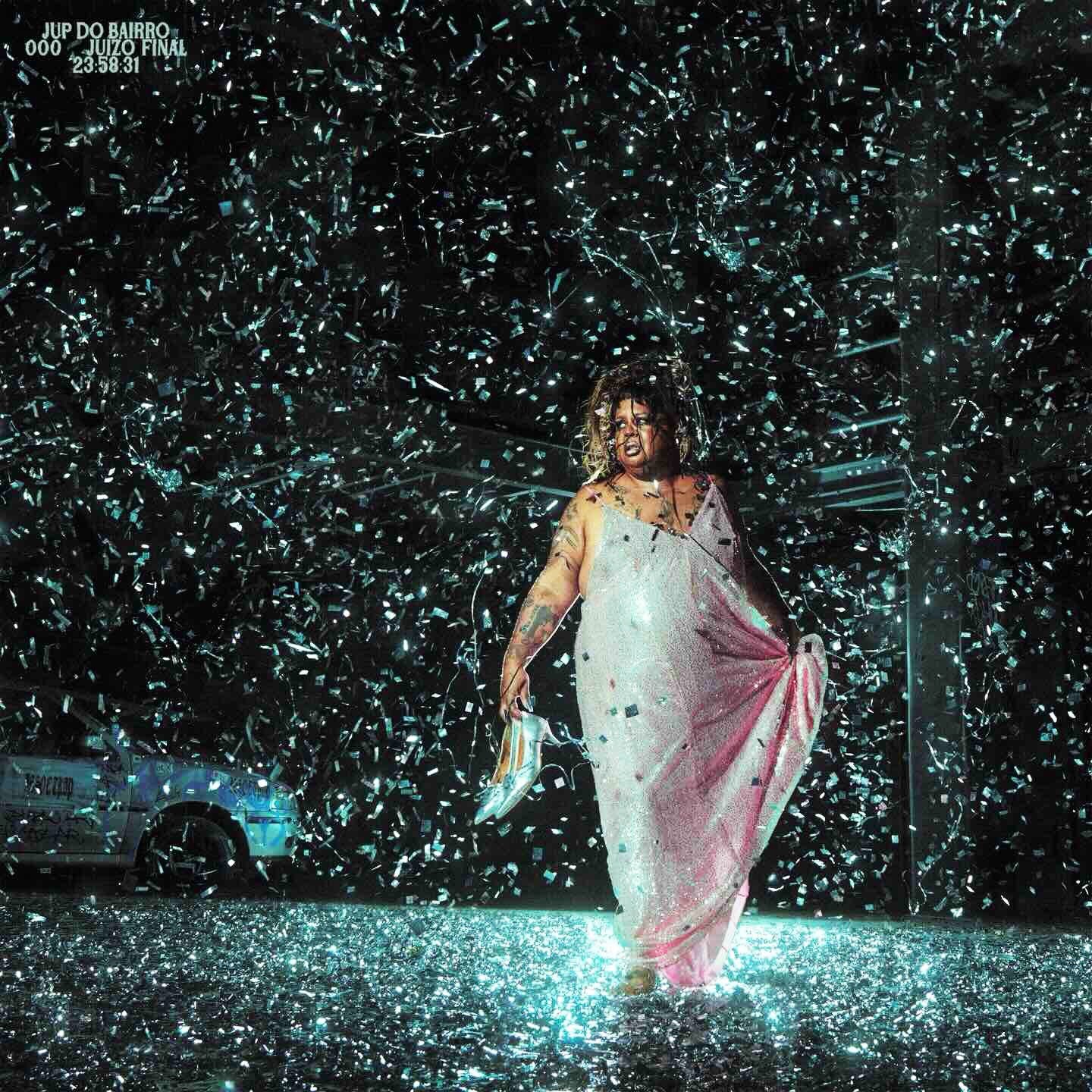 A cantora e compositora Jup do Bairro lançou