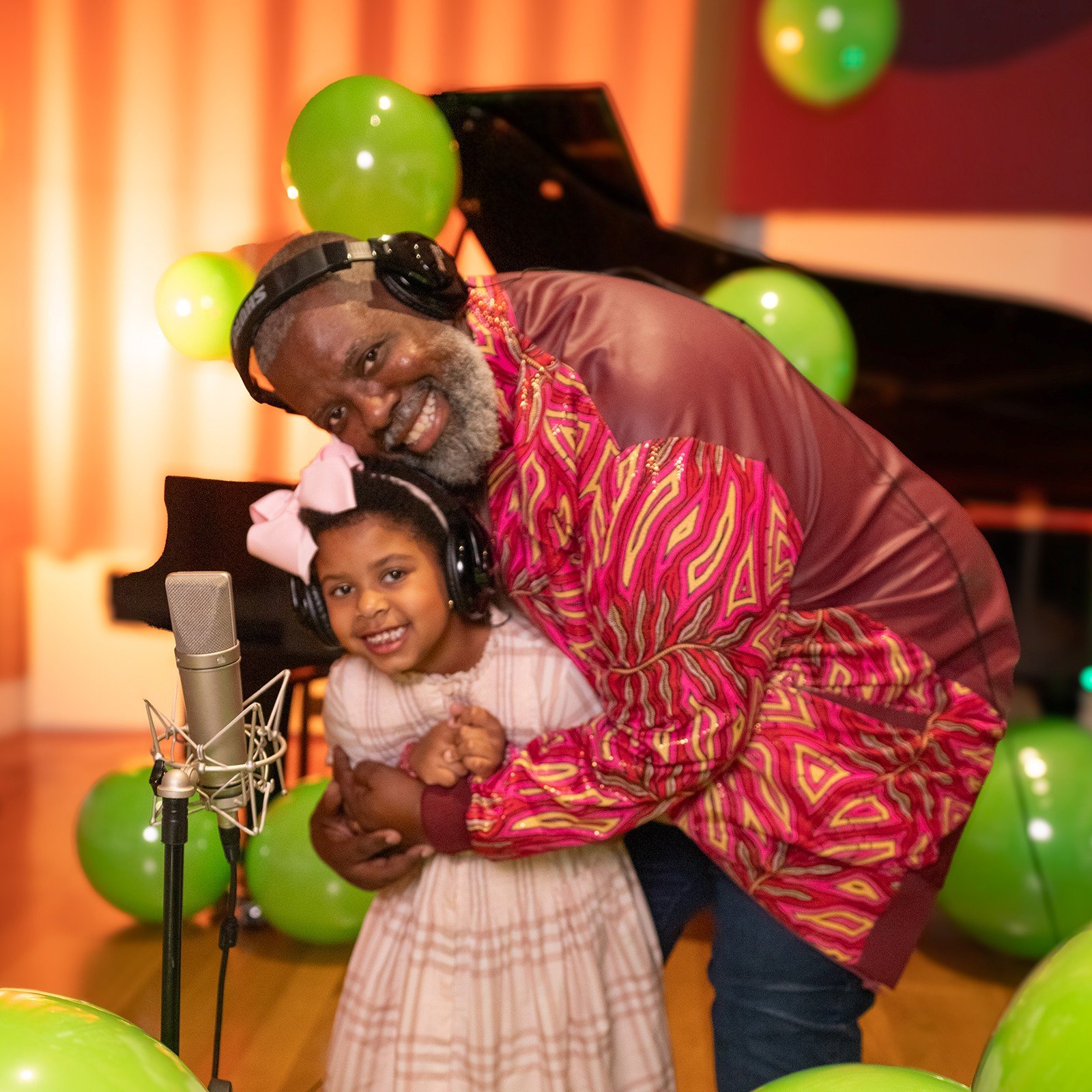 O cantor Péricles lançou nesta quinta-feira (9) três