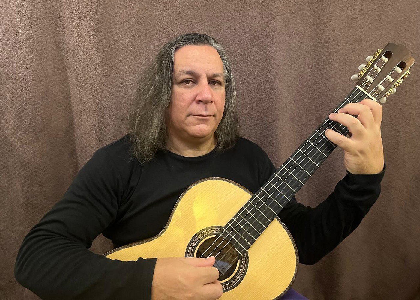 Renato Braz canta 15 músicas do repertório de