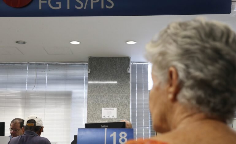 Governo libera lote extra do pis