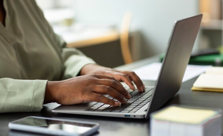 Seis em cada dez trabalhadores brasileiros pensaram em