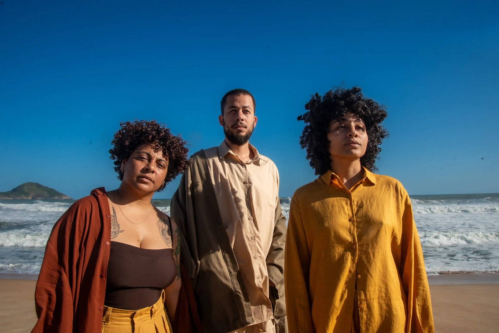 O trio Tuyo gravou uma versão inédita da canção “Luz