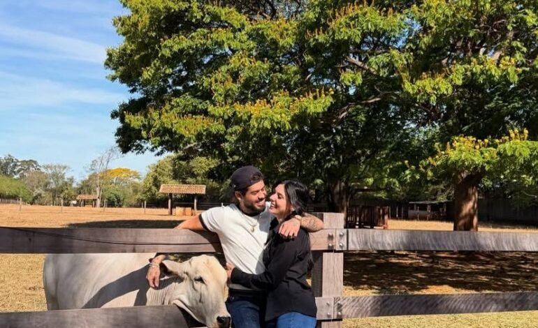 Zé Felipe e Ana Castela publicaram uma foto