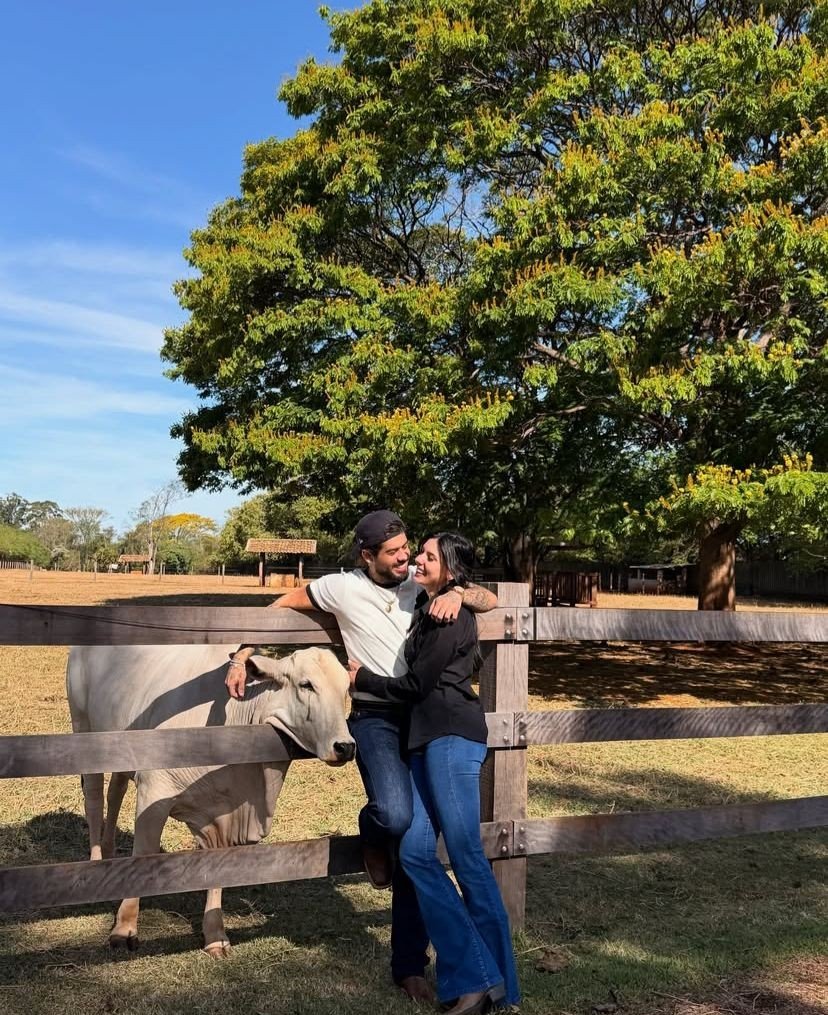 Zé Felipe e Ana Castela publicaram uma foto
