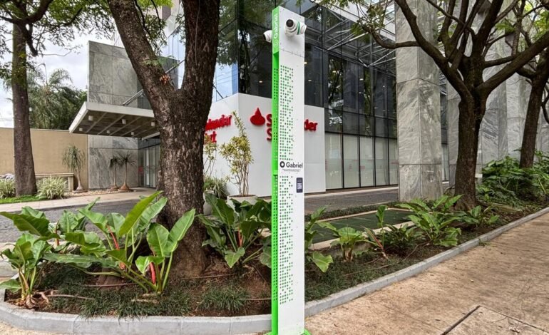 Torres de vigilância com câmeras têm sido instaladas