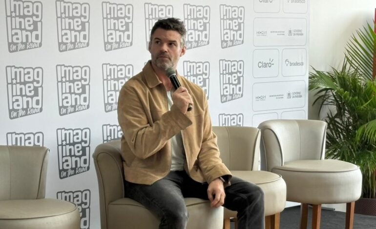 O ator Daniel Gillies, conhecido por interpretar Elijah