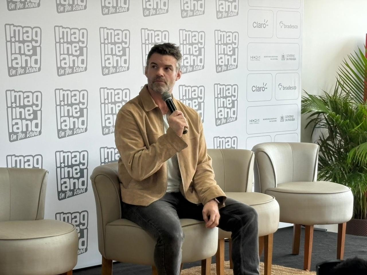 O ator Daniel Gillies, conhecido por interpretar Elijah