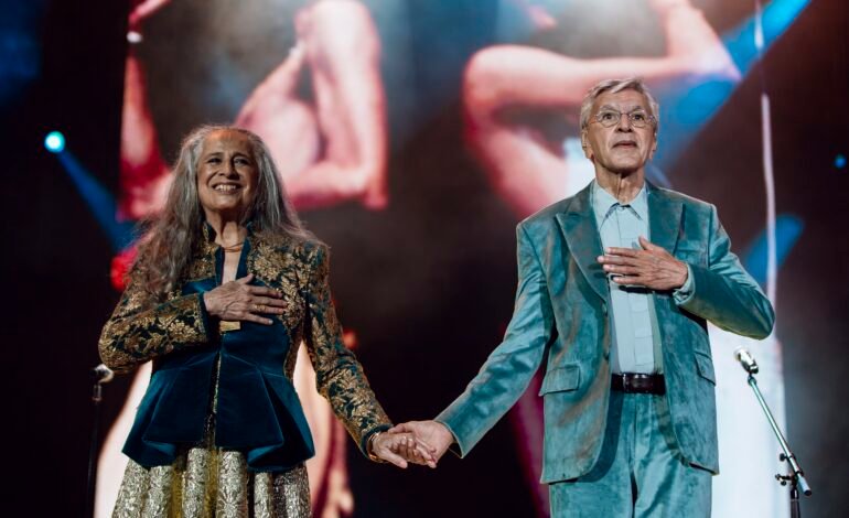 Maria Bethânia e Caetano Veloso em show da turnê “Caetano