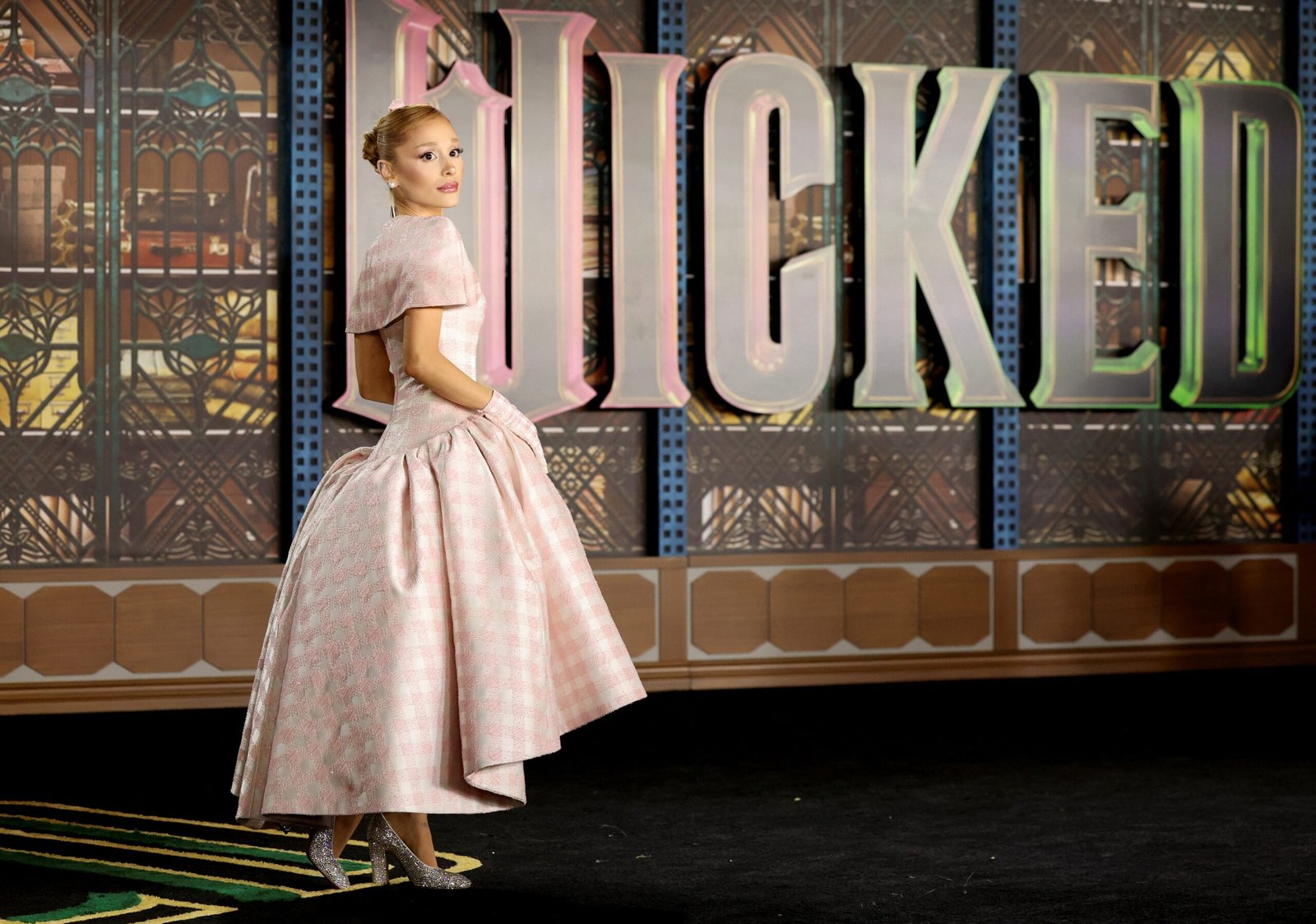 Ariana Grande cancelou a viagem ao Brasil para