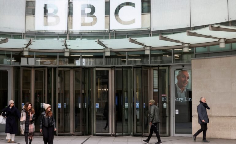 O diretor-geral da BBC, Tim Davie, e a