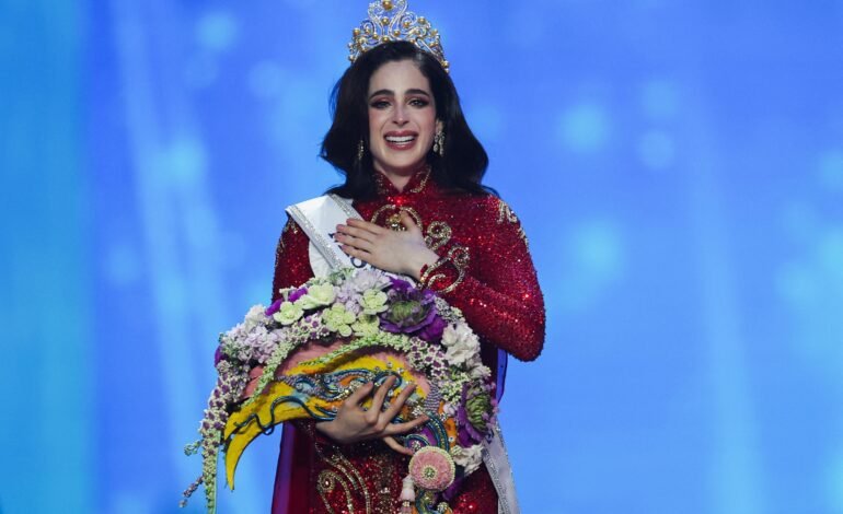 A mexicana Fátima Bosch foi coroada Miss Universo