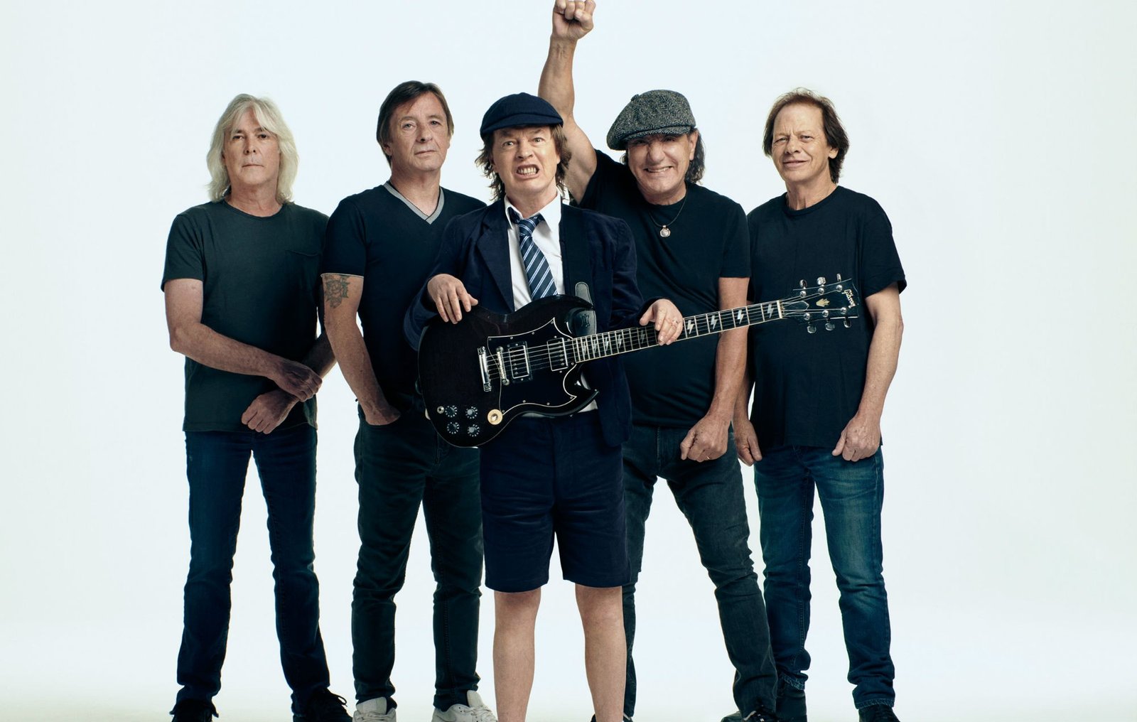 A banda australiana AC/DC anunciou nesta segunda-feira (3)