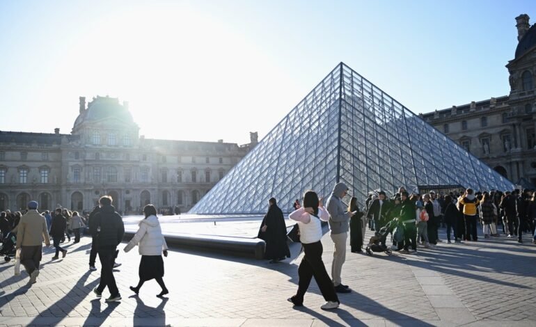 O Museu do Louvre, em Paris, aprovou nesta quinta-feira (27)