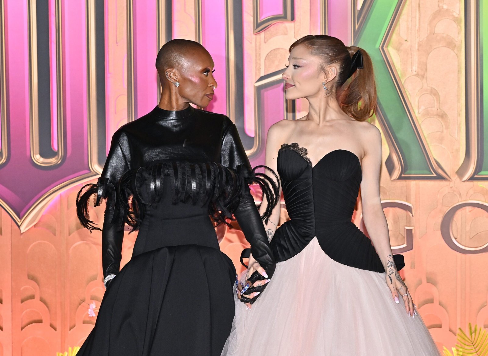 Ariana Grande e Cynthia Erivo, estrelas do filme “Wicked”, v