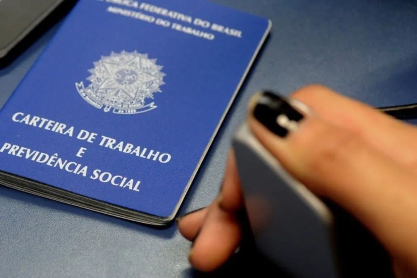A taxa de desemprego no Brasil caiu para 5,4% no