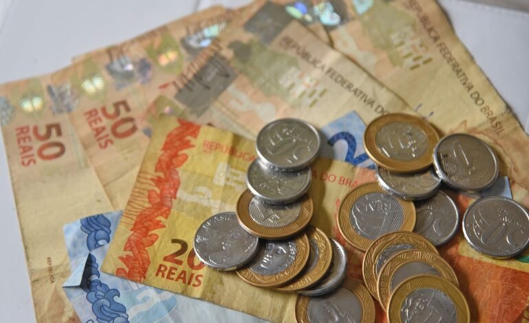 Economistas alertam que excesso de gastos fora da