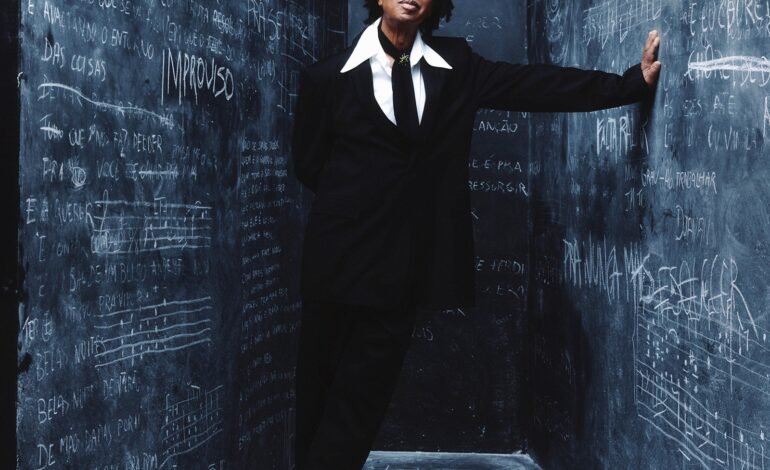 O cantor e compositor Djavan lançou no dia 11 de