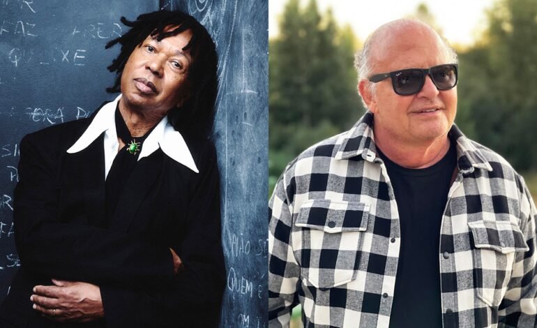 Os cantores Guilherme Arantes e Djavan comemoram meio